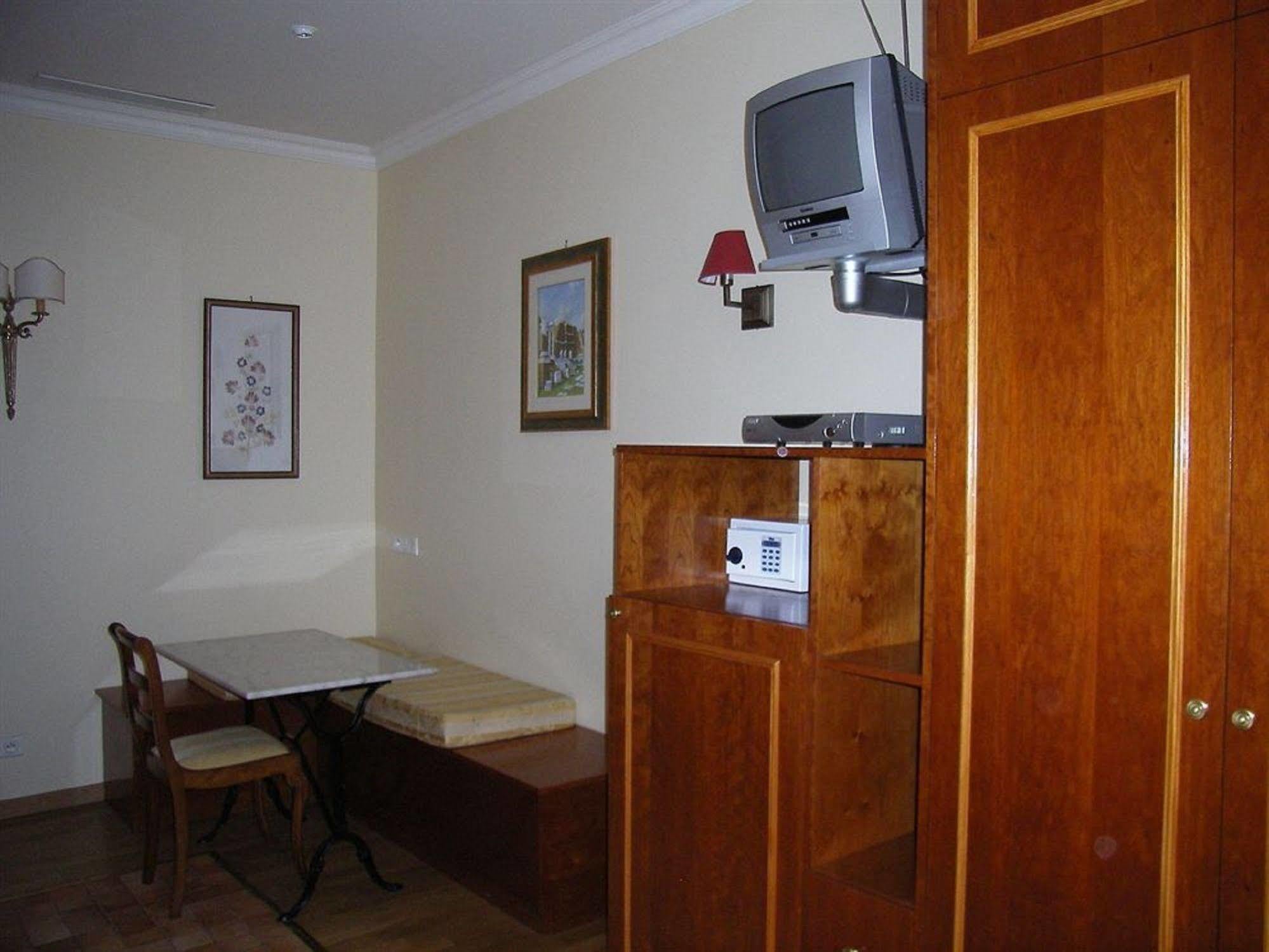Hotel Arc De Triomphe Paryż Zewnętrze zdjęcie